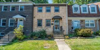 Location is Everything With This 3 Bed 3.5 Bath Townhouse in Hampton Court Community Gallery 1