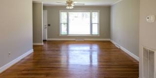 3 Bedroom, 2 Bath house with fenced yard! Gallery 4