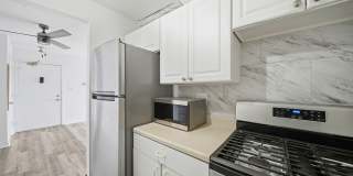 Palatine 1-Bedroom with Balcony, Pool & Included Utilities Gallery 11