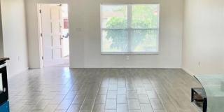 4833 Esplanade St Gallery 11