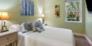 Fully Furnished Newly Remodeled Condo Downtown Gallery 17