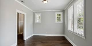 Large 2BR/1BA Downtown Home Walking Distance to Forsyth Park and Daffin Park Gallery 6