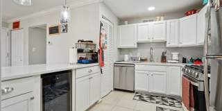 102 Monroe Street - 201 Gallery 18