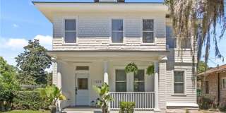 Beautifully Renovated 4-Bedroom Home with Charm  Modern Comfort – Savannah, GA Gallery 1