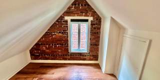 Spacious 6 bedroom 3.5 bath Tudor Townhouse w/Deck close to Georgetown University & Hospital Gallery 42