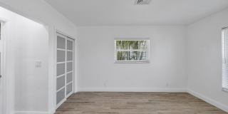 400 SW 9th Avenue Gallery 17