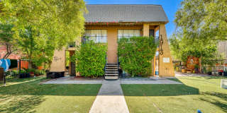 Cozy 2 Bedroom Upstairs Unit With Lots of Natural Light! Gallery 1