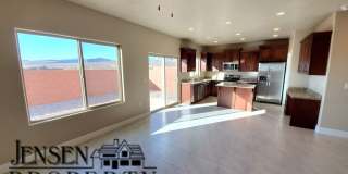 Red Mountain Vista Town Home-$500 Move-in Special Gallery 9