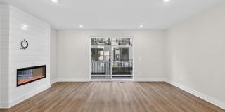 2507 LIGHT Street Gallery 41