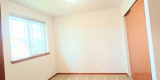 2 Bedroom 2.5 bath BIG Townhouse with garage - minutes from JBLM East Gate Gallery 21