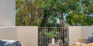 Hidden-Gem Townhouse in WeHo: 2 Bed/2.5 Bath, Private Entrance + Patios, 2 Parking, Norma Triangle Gallery 12