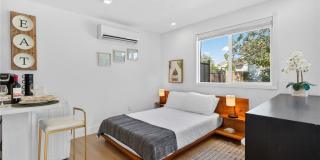 18221 Kinzie Street Gallery 8