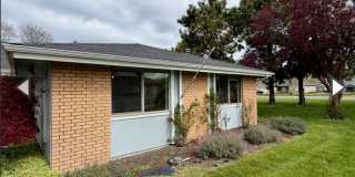 Hard to find 3 Bdrm, 2 Bath home in Harbor isles on the canal 2 miles to Sky Lakes Medical Ctr and OIT Gallery 7