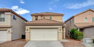 Gorgeous 3 bed/2.5 Bath Home with Spacious Loft Gallery 1