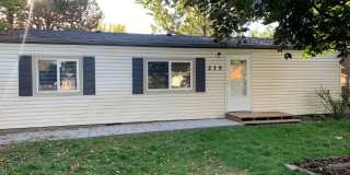 Charming 3-Bed, 2-Bath Home in Garden City Gallery 1