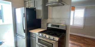 Elegant, Multilevel 3 Bedroom 2 Bathroom in Hillcrest / North Park with Outdoor Space Gallery 10