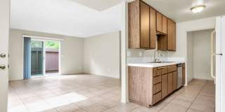 Great three bedroom/two bath single level corner townhome in UTC! Gallery 1