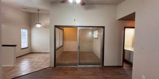 2 bed duplex with 1 1/2 baths, bonus room and a 1 car garage for lease in SW OKC! (no fenced yard) Gallery 4