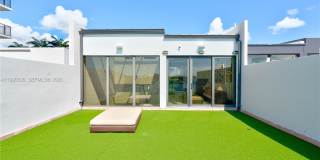 1000 Venetian Way Gallery 43