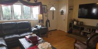 Spacious 4BR 2 BA House in Lindenhurst Gallery 16
