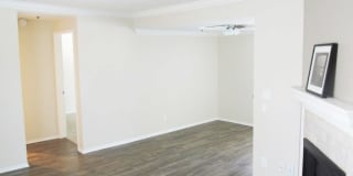 Warner Courtyard Apartments Gallery 10