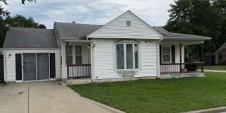 Charming 2 bedroom 1 bath home on large corner lot in desirable part of Springfield Gallery 3