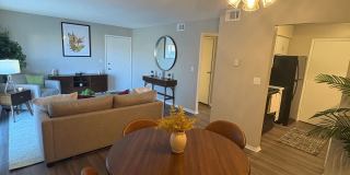 Riverbanks Retreat Gallery 8
