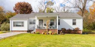 Charming East Ridge Rental – Spacious Yard, Updated Features  Pet-Friendly Living! Gallery 1