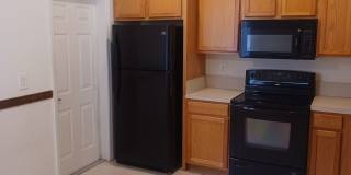 3/2.5 Townhouse in a Family Friendly Community with Amenities Galore Gallery 4