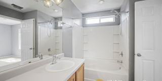 Beautiful Townhome in Excellent West Valley Area Gallery 14