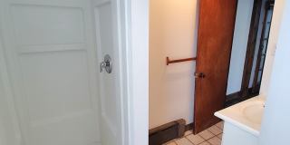 *Spacious 2BD/1BA Single-Family Home Available in Oakland* Gallery 25