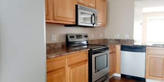 2 Bed/1.5 Bath Townhouse with Garage - 8/5/2026 Gallery 4