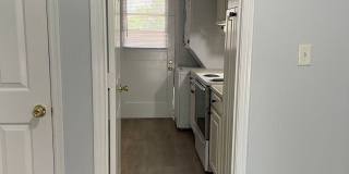 2 bedroom, 1 bath apartment in small complex on Hill Street! Walking distance to Normal Town, Downtown & UGA! Available now! Gallery 7