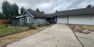 Tracyton 3 Bedroom w/ Tons of Parking  Huge Lot! Avail. 4/15 Gallery 1