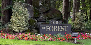 Open light and bright top floor unit condo located in Lake Oswego Gallery 1