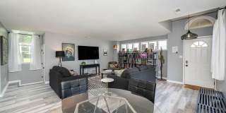 Funky Firehouse Renovated into Modern 2 BDR/1 Bath Gallery 5