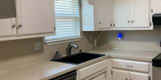 Remodeled 3 Bedroom near Moore Gallery 10