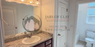 Modern West Salem Home: Central AC, 2-Car Garage & Washer/Dryer Gallery 13