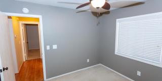 LOVELY SINGLE LEVEL 3 BEDROOM W/DEN 2 BATH PEORIA HOME VERY CLEAN! Gallery 11