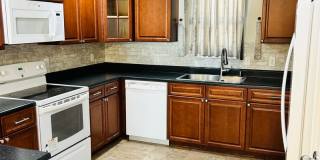 Spacious Townhome, Close to Fort Riley! Gallery 8