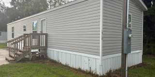 2BR/2BA Lakeland Mobile Home – Convenient Location & Available Now Gallery 1