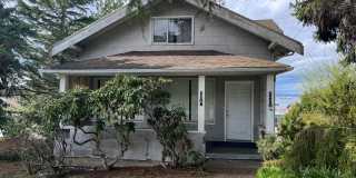 3 Bed, 1 Bath Unit with den in Fairhaven Close to Shopping & Restaurants & On a Bus line Gallery 1