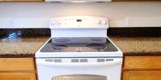 Modern Open Concept 3 Bedroom 2 Bath with Solar. Gallery 6