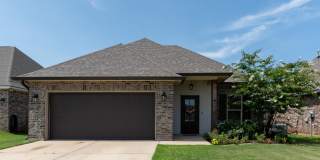 3bed/ 2 bath home in Willow Heights Gallery 1