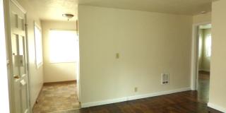 Rent Special: 1/2 Off June's Rent!! 1 bed 1 bath Duplex near Bush Park! Gallery 8