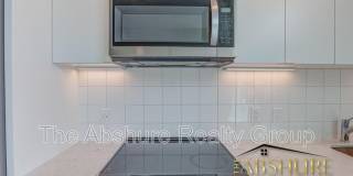 Yancey Street Gallery 16