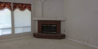 Spacious 4 Bed / 2 Bath Home with Pool & Fireplace in Northwest Bakersfield (93312) Gallery 4