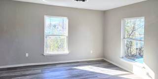 Beautifully Remodeled 3/1.5 Home in Historic Denver Heights with Modern Upgrades and a Park‑Like Backyard. Gallery 8