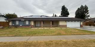 Beautiful 3 Bed/2 Bath NW Bakersfield Home w/ Paid Solar, Pool & Deposit Alternative Option Gallery 1
