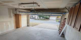 Room in 3 Bedroom Home at Phillips St Gallery 19